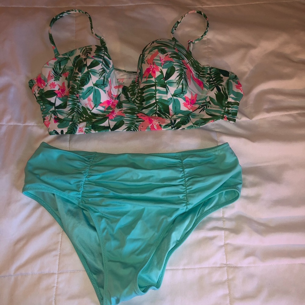 BRAND NEW 2 PIECE BATHING SUIT !